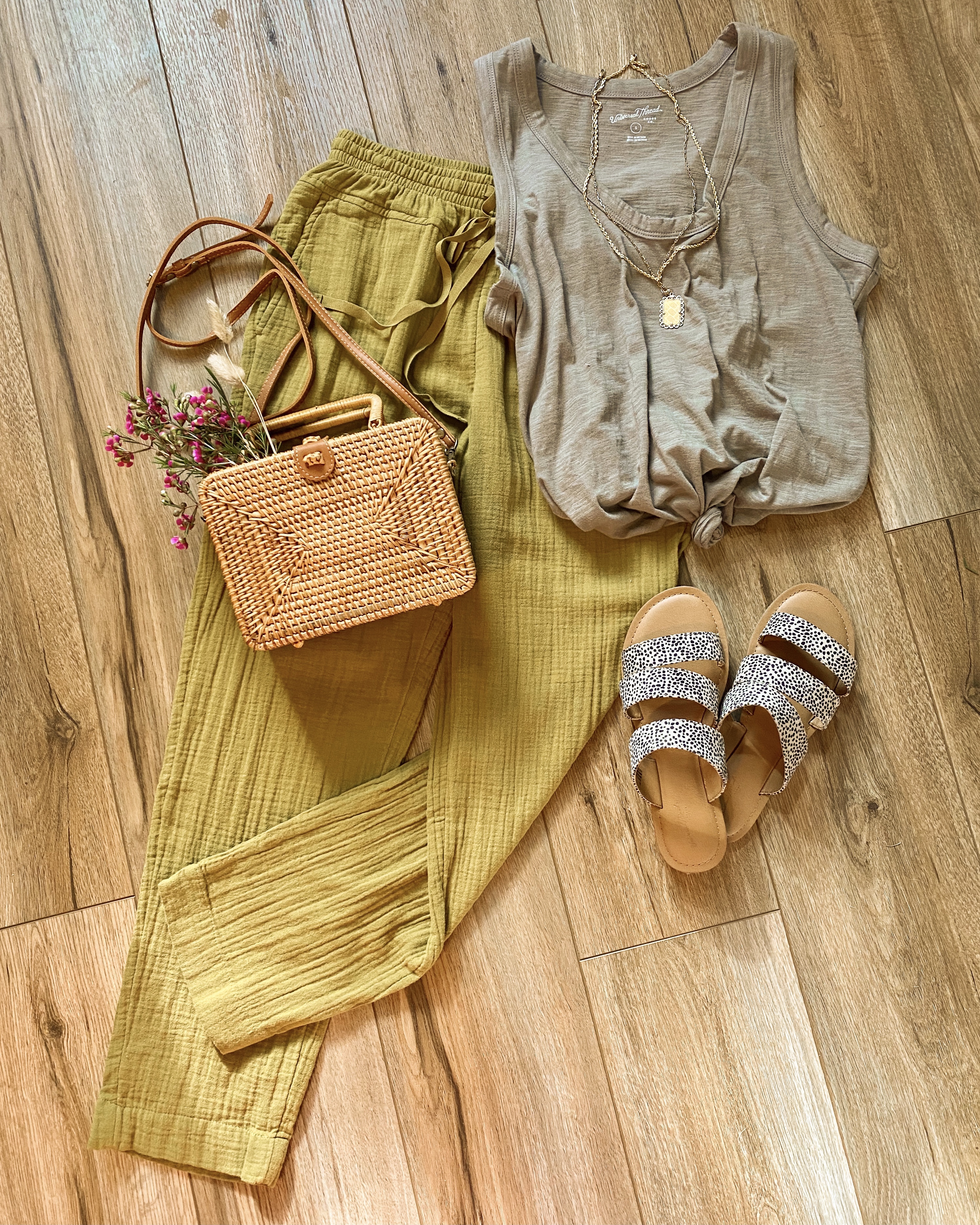 casual spring outfit, tank top, linen pants