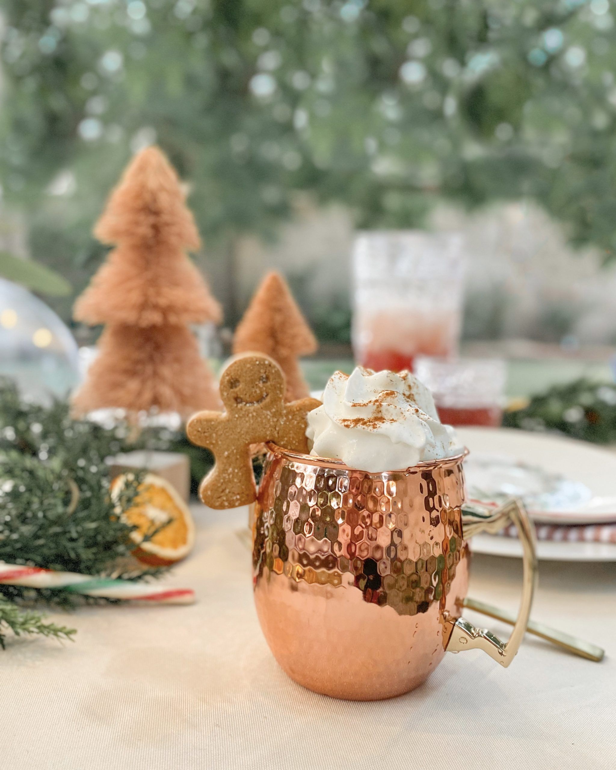 Holiday Tablescape, christmas tablescape, christmas table setting, holiday table, friendsgiving table setting, christmas plates