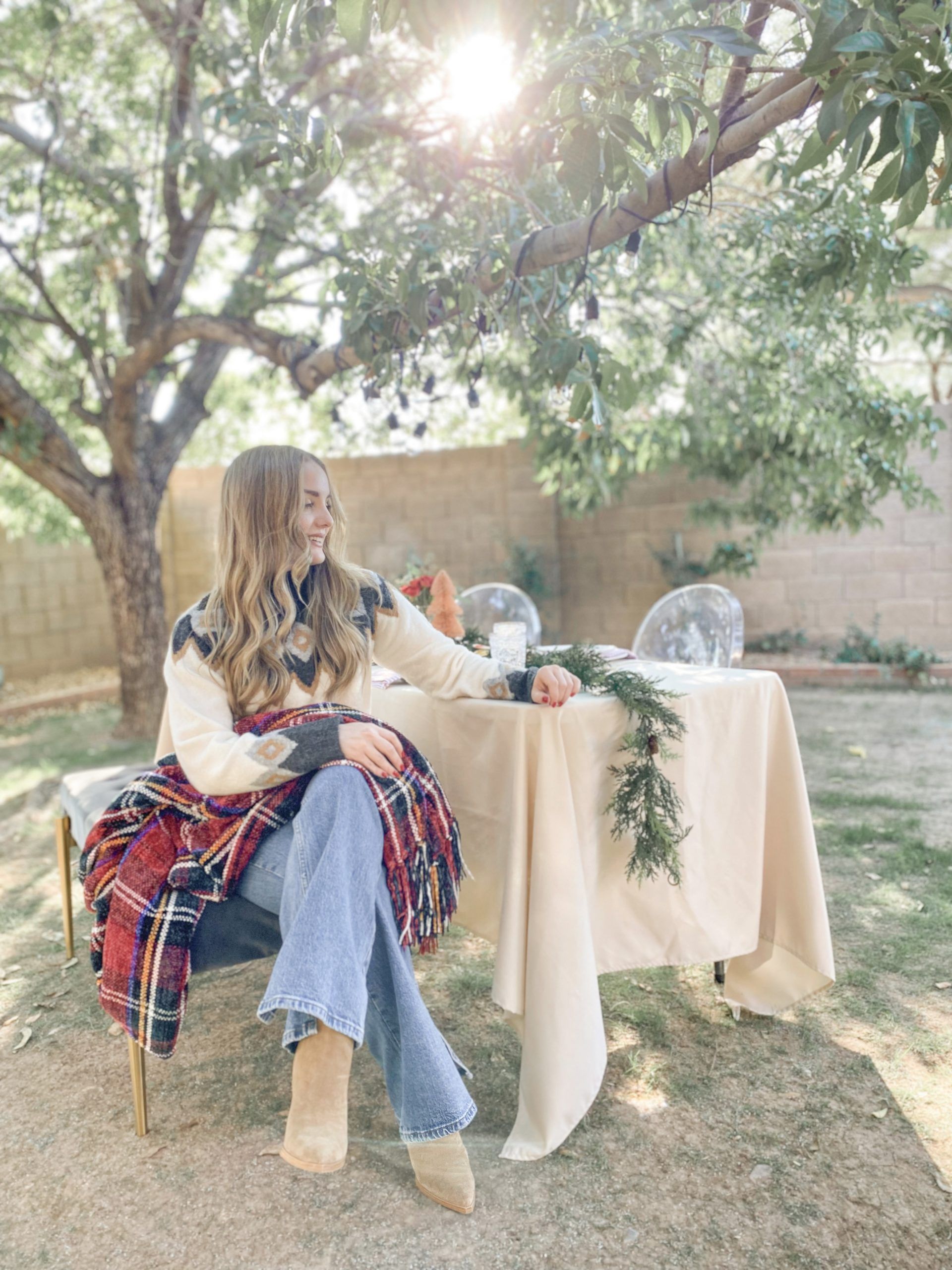 holiday tablescape, friendsgiving table, outdoor dinner party