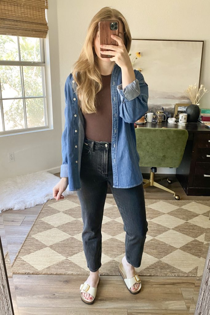 abercrombie mom jeans vs ankle straight jeans. abercrombie mom jeans fit. abercrombie jeans. mom jeans outfits. black jeans outfit. dark grey jeans outfits.