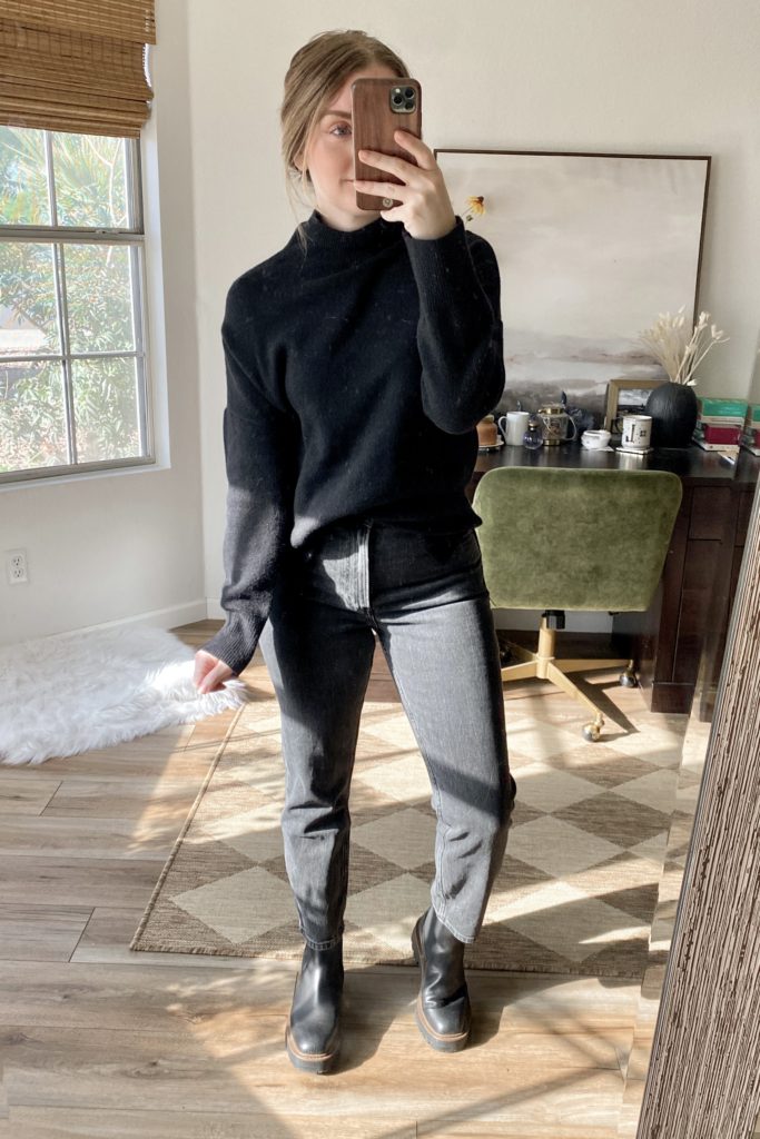abercrombie mom jeans vs ankle straight jeans. abercrombie mom jeans fit. abercrombie jeans. mom jeans outfits. black jeans outfit. dark grey jeans outfits.