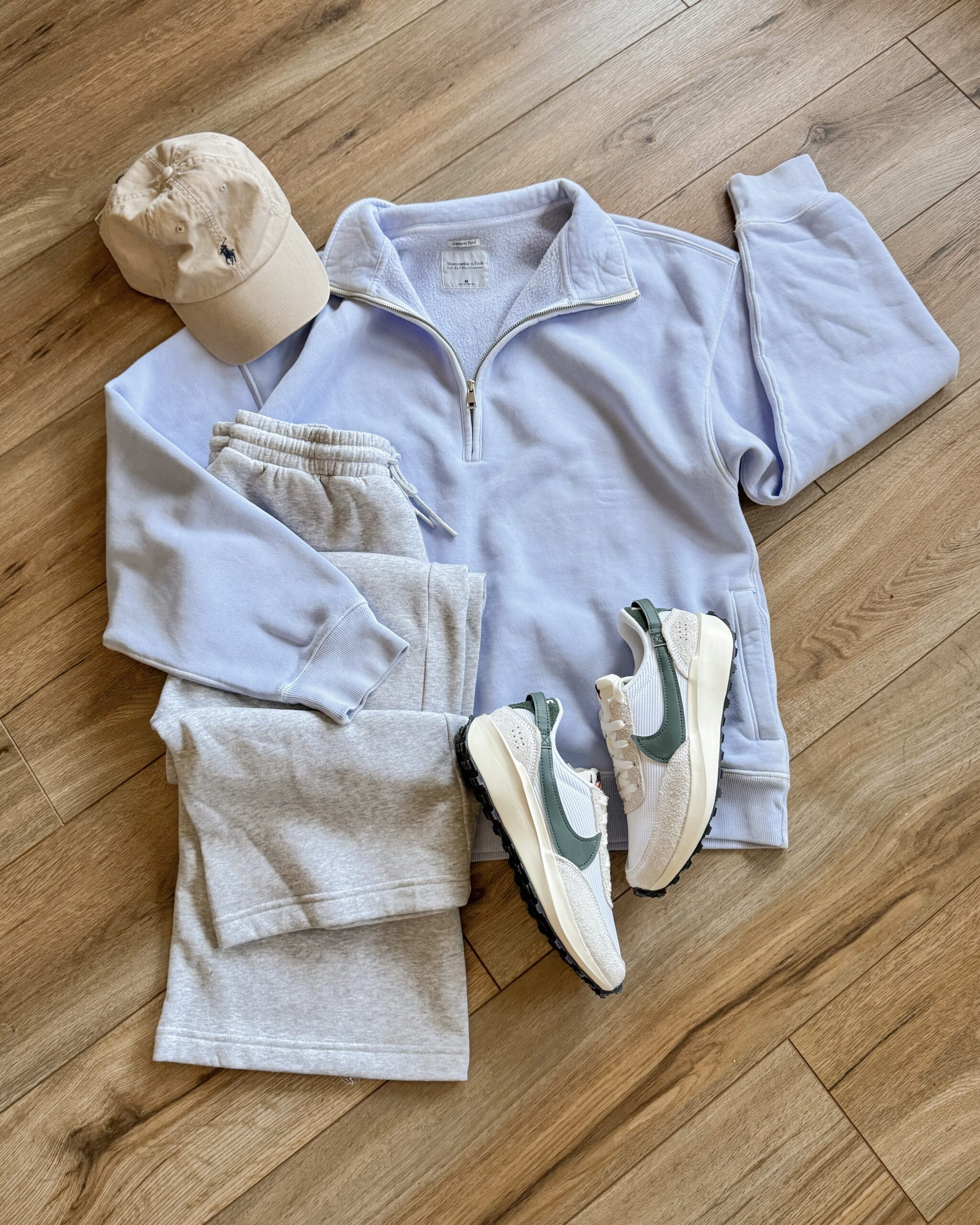 smart casual outfit ideas. sweat pants. wide leg sweatpants. ralph lauren baseball cap. 